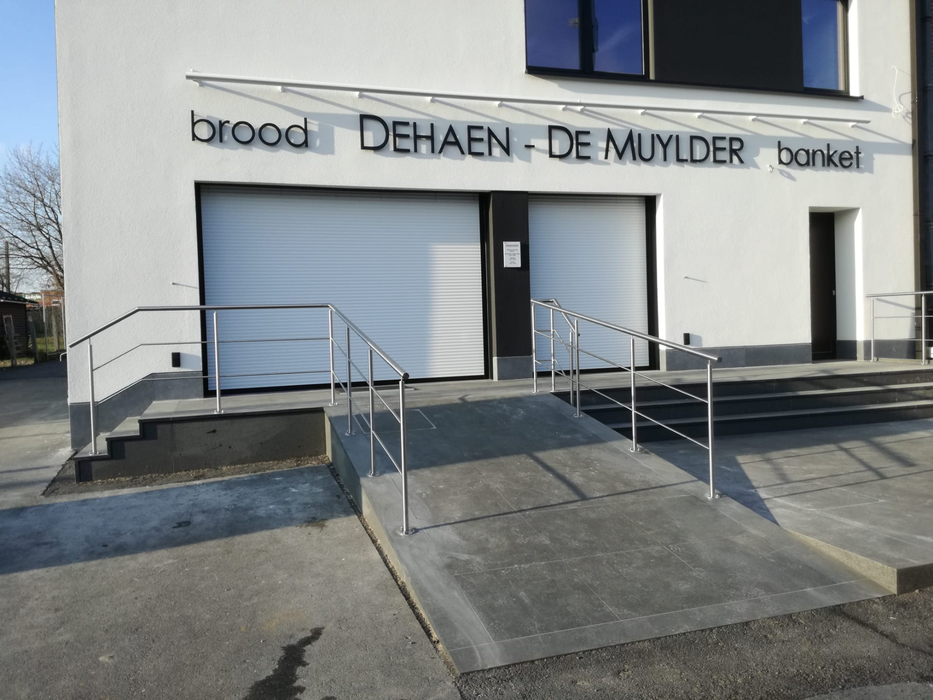 Nouveau projet : rampe d'entrée de la boulangerie Dehaen - De Muylder 